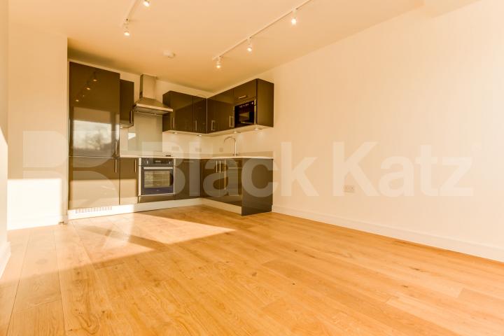 			PRICE REDUCTION, 1 Bedroom, 1 bath, 1 reception Apartment			 Pembroke Road, Muswell Hill